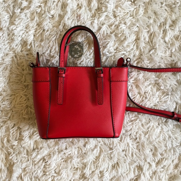 👜✨RED GUESS PURSE - Picture 2 of 3